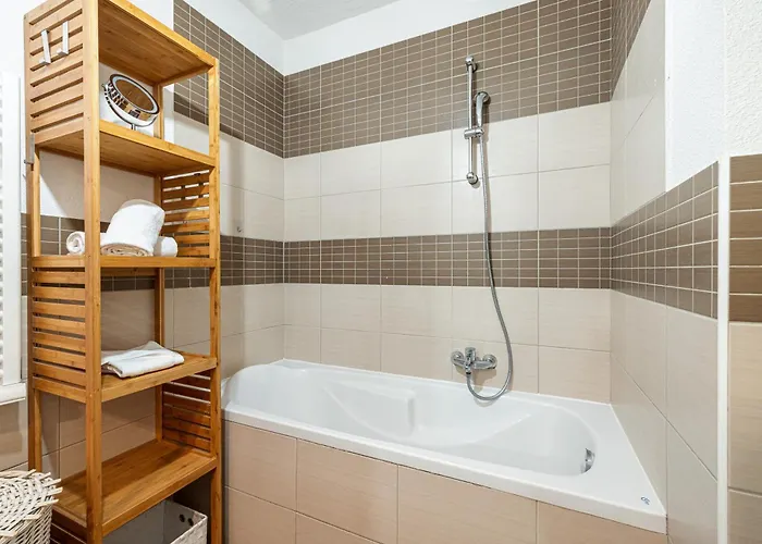 Intercontinental Superbe Avec Piscine 4* 芒通