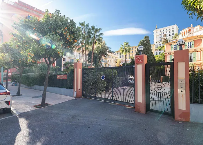 Intercontinental Superbe Avec Piscine Bed & Breakfast Menton